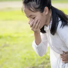 Bambina con mal di pancia e nausea, forse per i corpi chetonici alti.